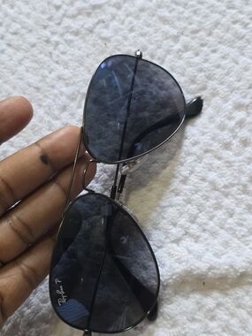 Ray-Ban Aviator Sunglasses - Silver Frame with Dark Gray/Black Lenses